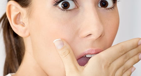 Неприятный запах изо рта причины