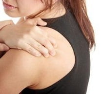 боль под левой лопаткой фото