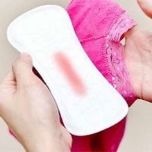 выделения розового цвета